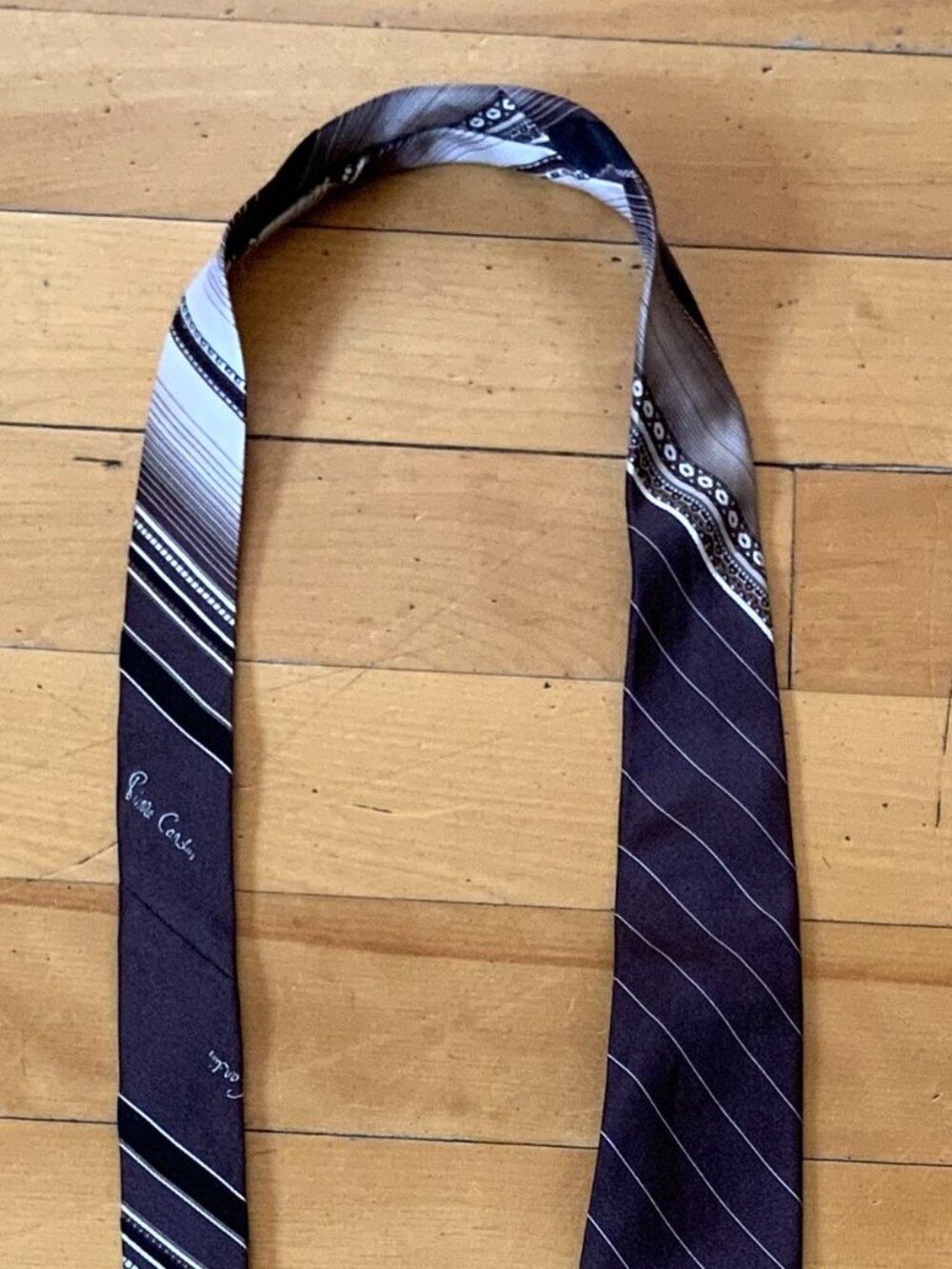 Vintage Pierre Cardin Tie. 55 Inches